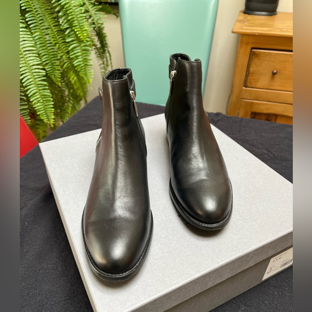 Beautiful Aquatalia black leather ankle boots. Weather proof. Size 9.5.